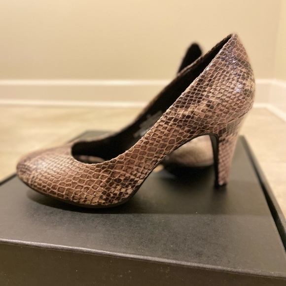 Snakeskin heels - Picture 12 of 15